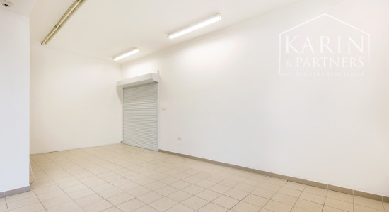 OBCHODNO-SKLADOVÉ PRIESTORY S NÁKLADNOU PLOŠINOU+ SHOWROOM A KANCELÁRIA