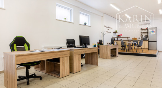 OBCHODNO-SKLADOVÉ PRIESTORY S NÁKLADNOU PLOŠINOU+ SHOWROOM A KANCELÁRIA