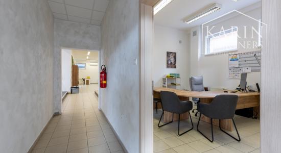OBCHODNO-SKLADOVÉ PRIESTORY S NÁKLADNOU PLOŠINOU+ SHOWROOM A KANCELÁRIA