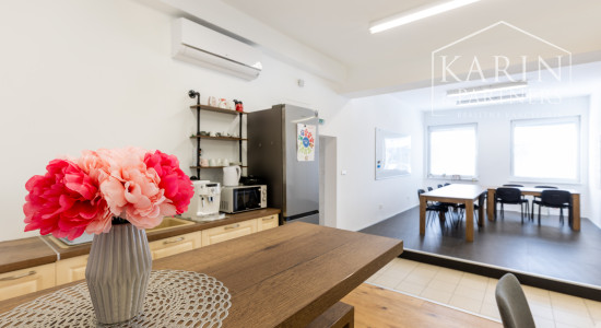 OBCHODNO-SKLADOVÉ PRIESTORY S NÁKLADNOU PLOŠINOU+ SHOWROOM A KANCELÁRIA