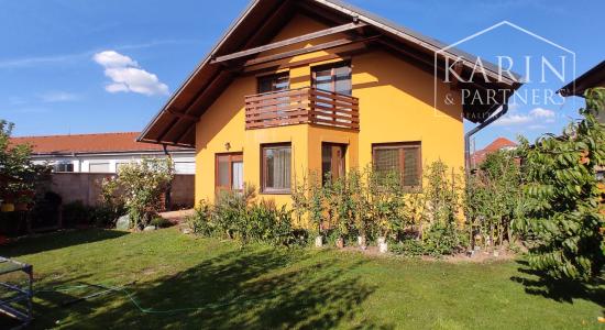 5-izbový rodinný dom s hosťovským bytom v centre Ivanky pri Dunaji