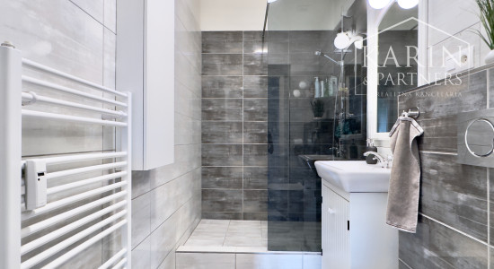 Nádherný, kompletne zariadený 3-izbový byt (66 m²) z r. 2018 s vlastným parkovaním v top lokalite, Skalica