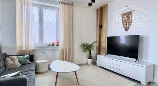 Nádherný, kompletne zariadený 3-izbový byt (66 m²) z r. 2018 s vlastným parkovaním v top lokalite, Skalica