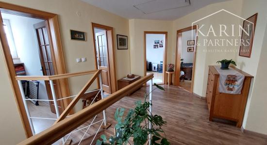 Rodinný dom s atmosférou  - 5 izieb, záhrada, bazén, parkovanie