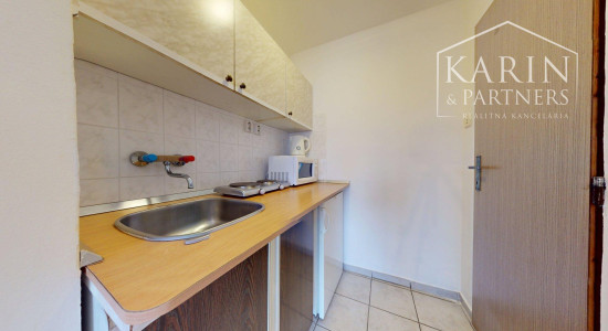 Bývajte a zarábajte na jednom mieste, pri termálnom kúpalisku