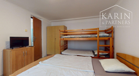 Bývajte a zarábajte na jednom mieste, pri termálnom kúpalisku