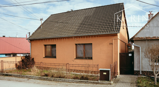 4i rodinný dom v Šaštíne s hospodárskymi budovami