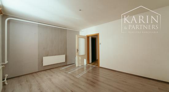 4i rodinný dom v Šaštíne s hospodárskymi budovami