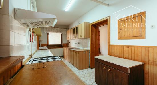 4i rodinný dom v Šaštíne s hospodárskymi budovami