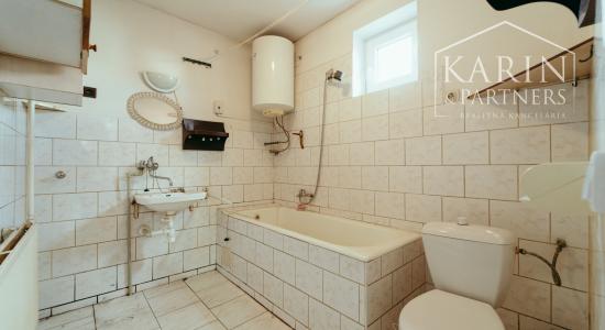 4i rodinný dom v Šaštíne s hospodárskymi budovami