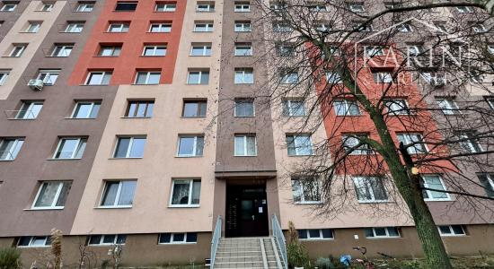 NA PREDAJ: 1i BYT V PÔVODNOM STAVE – SENICA, J. MUDROCHA