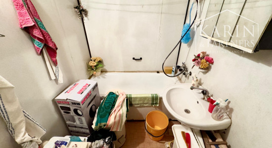 NA PREDAJ: 1i BYT V PÔVODNOM STAVE – SENICA, J. MUDROCHA