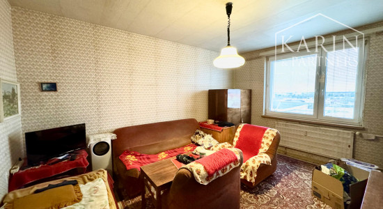 NA PREDAJ: 1i BYT V PÔVODNOM STAVE – SENICA, J. MUDROCHA