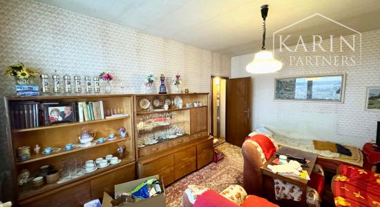 NA PREDAJ: 1i BYT V PÔVODNOM STAVE – SENICA, J. MUDROCHA