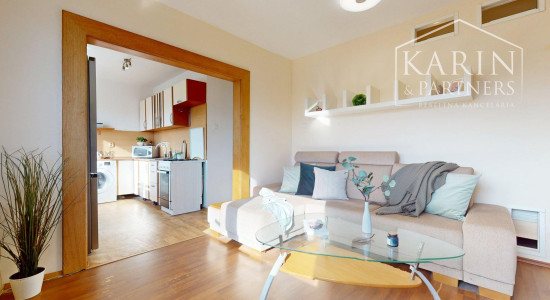 ZARIADENÝ PRIESTRANNÝ A SLNEČNÝ 2I BYT DISPOZIČNE UPRAVENÝ NA 3I