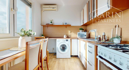 ZARIADENÝ PRIESTRANNÝ A SLNEČNÝ 2I BYT DISPOZIČNE UPRAVENÝ NA 3I