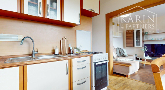 ZARIADENÝ PRIESTRANNÝ A SLNEČNÝ 2I BYT DISPOZIČNE UPRAVENÝ NA 3I