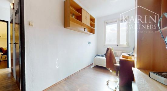 ZARIADENÝ PRIESTRANNÝ A SLNEČNÝ 2I BYT DISPOZIČNE UPRAVENÝ NA 3I