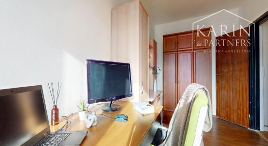 ZARIADENÝ PRIESTRANNÝ A SLNEČNÝ 2I BYT DISPOZIČNE UPRAVENÝ NA 3I