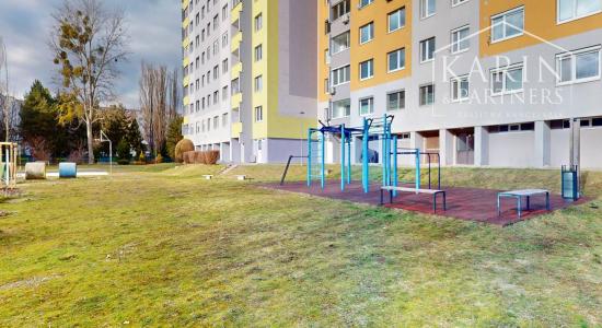 ZARIADENÝ PRIESTRANNÝ A SLNEČNÝ 2I BYT DISPOZIČNE UPRAVENÝ NA 3I