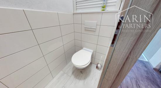 Štýlová novostavba v Kozárovciach – bývajte moderne s minimálnymi nákladmi!