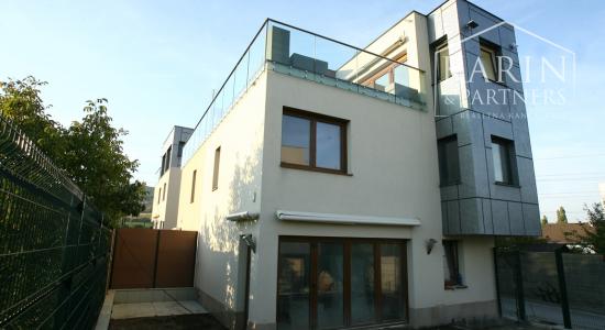 PRENÁJOM: Luxusná 5-izbová vila s výhľadom na Kamzík – Vinohrady- Nové mesto BA III