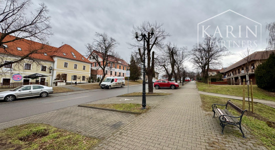 ZARIADENÁ KANCELÁRIA V CENTRE HOLÍČA S PARKOVANÍM