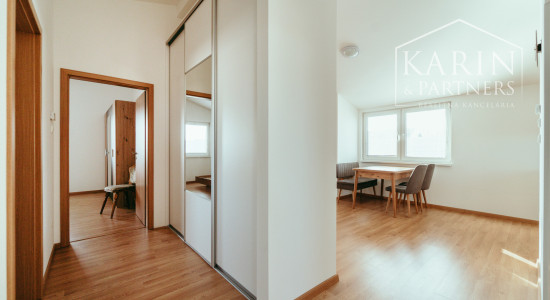 EXKLUZÍVNA 3-IZBOVÁ NOVOSTAVBA S TERASOU V PRIETRŽKE