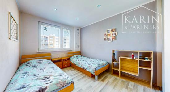 Kompletne zrekonštruovaný 3-izbový byt s krásnym výhľadom a parkovaním – top lokalita Hviezdoslavova