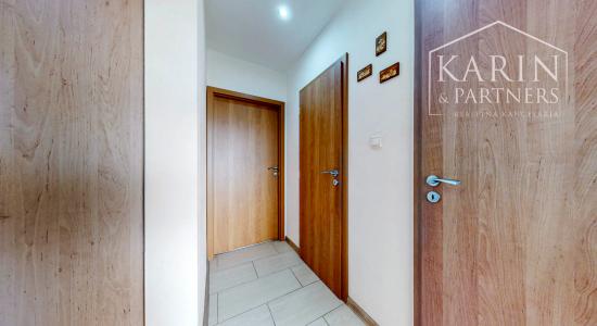 Kompletne zrekonštruovaný 3-izbový byt s krásnym výhľadom a parkovaním – top lokalita Hviezdoslavova