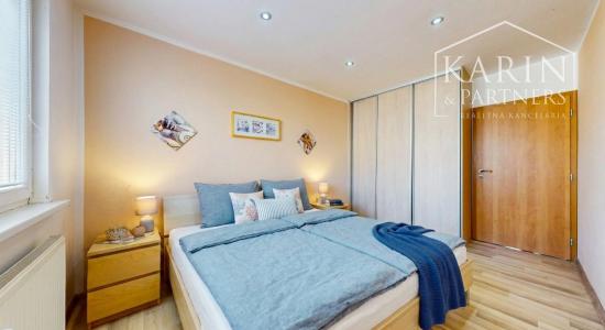 Kompletne zrekonštruovaný 3-izbový byt s krásnym výhľadom a parkovaním – top lokalita Hviezdoslavova