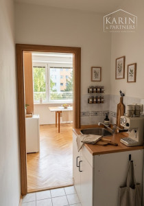 PREDAJ: Útulná garsónka obklopená zeleňou - Internátna ul., Banská Bystrica (Radvaň)