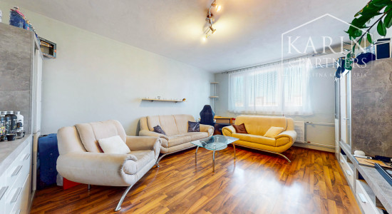 Priestranný 3-izbový byt (až 79 m²) s loggiou, klimatizáciou a zariadením v tichej lokalite – Pri tehelni, Levice