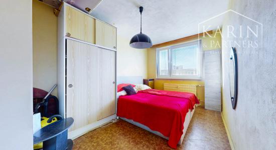 Priestranný 3-izbový byt (až 79 m²) s loggiou, klimatizáciou a zariadením v tichej lokalite – Pri tehelni, Levice