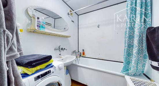 Priestranný 3-izbový byt (až 79 m²) s loggiou, klimatizáciou a zariadením v tichej lokalite – Pri tehelni, Levice