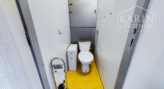 Priestranný 3-izbový byt (až 79 m²) s loggiou, klimatizáciou a zariadením v tichej lokalite – Pri tehelni, Levice