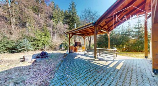 Rozprávková chata pri potoku v Sielnici: Oáza pokoja s výbornou dostupnosťou, pozemkom 832 m² a projektom na rekonštrukciu!