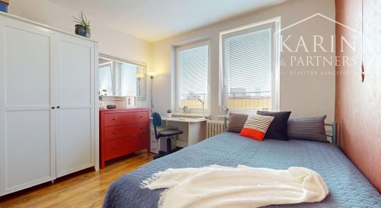 ZREKONŠTRUOVANÝ A ZARIADENÝ 2I BYT S ROZĽAHLOU TERASOU A PIVNICOU