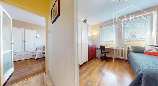 ZREKONŠTRUOVANÝ A ZARIADENÝ 2I BYT S ROZĽAHLOU TERASOU A PIVNICOU