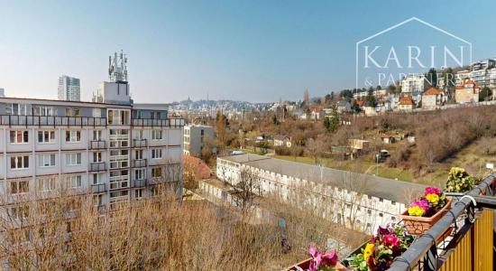 ZREKONŠTRUOVANÝ A ZARIADENÝ 2I BYT S ROZĽAHLOU TERASOU A PIVNICOU