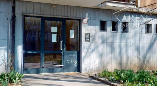 ZREKONŠTRUOVANÝ A ZARIADENÝ 2I BYT S ROZĽAHLOU TERASOU A PIVNICOU