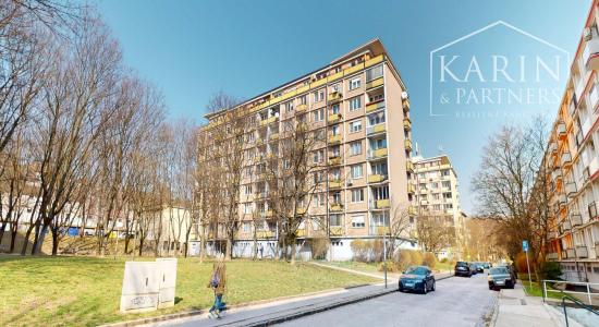 ZREKONŠTRUOVANÝ A ZARIADENÝ 2I BYT S ROZĽAHLOU TERASOU A PIVNICOU