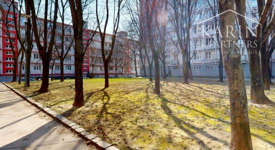 ZREKONŠTRUOVANÝ A ZARIADENÝ 2I BYT S ROZĽAHLOU TERASOU A PIVNICOU