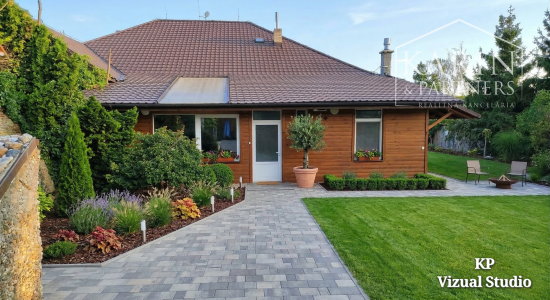 NA PREDAJ-Prevádzková budova+3i byt v centre obce Palárikovo