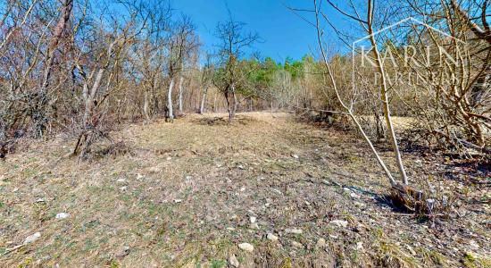 Čerstvá rekonštrukcia v lone prírody: Slnečný dom s vôňou dreva v obci Hiadeľ, len na skok od Banskej Bystrice!