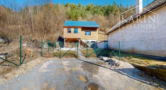 Aktuálne zrekonštruovaný slnečný rodinný dom v obci Hiadeľ, len na skok od Banskej Bystrice!