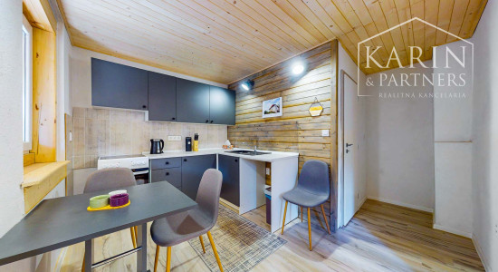 Aktuálne zrekonštruovaný slnečný rodinný dom v obci Hiadeľ, len na skok od Banskej Bystrice!