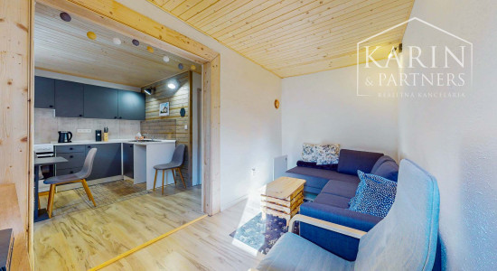 Aktuálne zrekonštruovaný slnečný rodinný dom v obci Hiadeľ, len na skok od Banskej Bystrice!