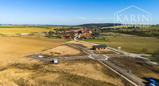 Slnečný pozemok 559 m² s projektom domu