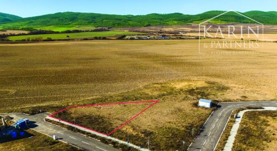 Slnečný pozemok 559 m² s projektom domu